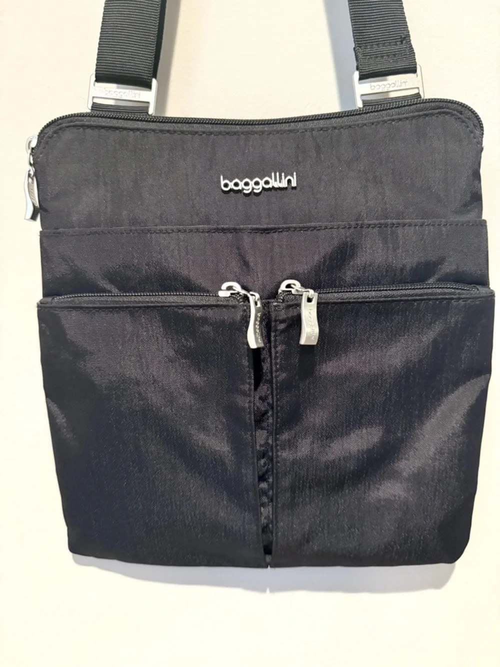 Baggallini Black Horizon Lightweight Crossbody Messenger Bag Travel Nylon - Picture 2 of 5